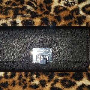 NWT Michael Kors Carryall Wallet Black